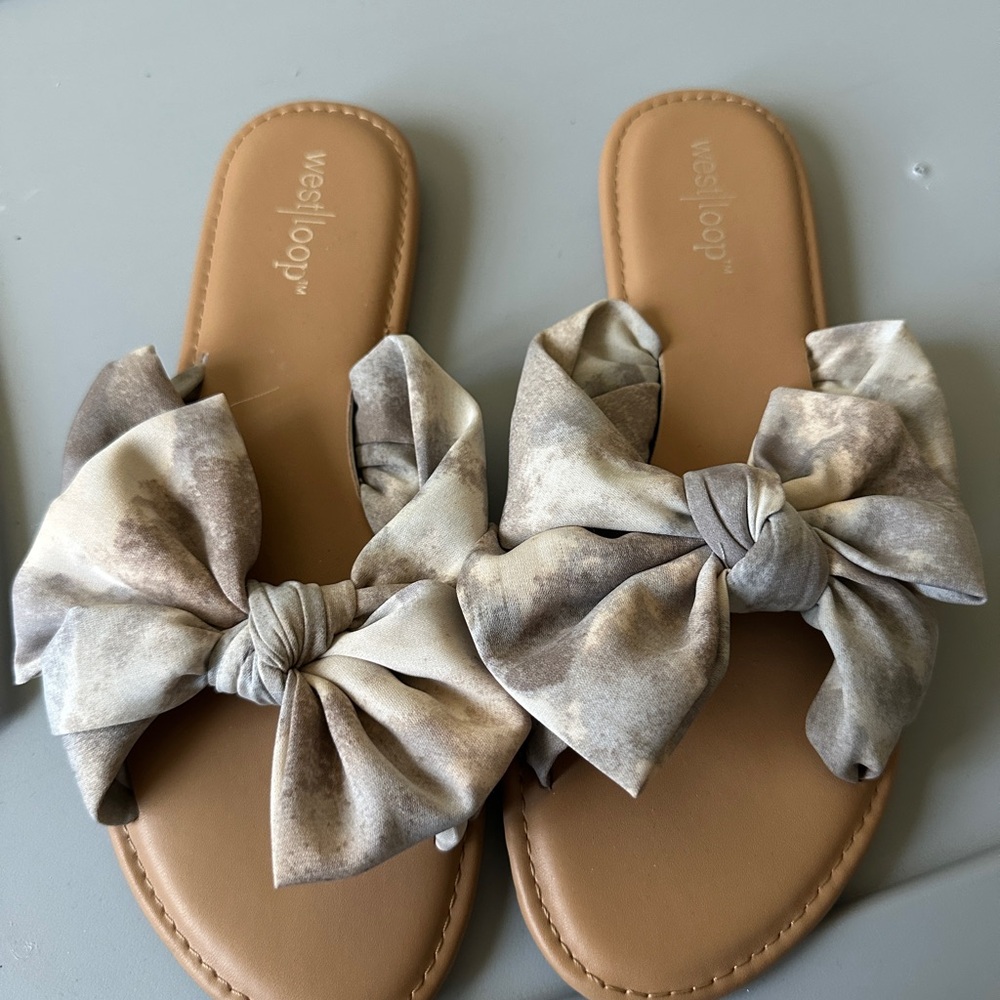 West Loop Women's Cream and Brown Bow Sandals